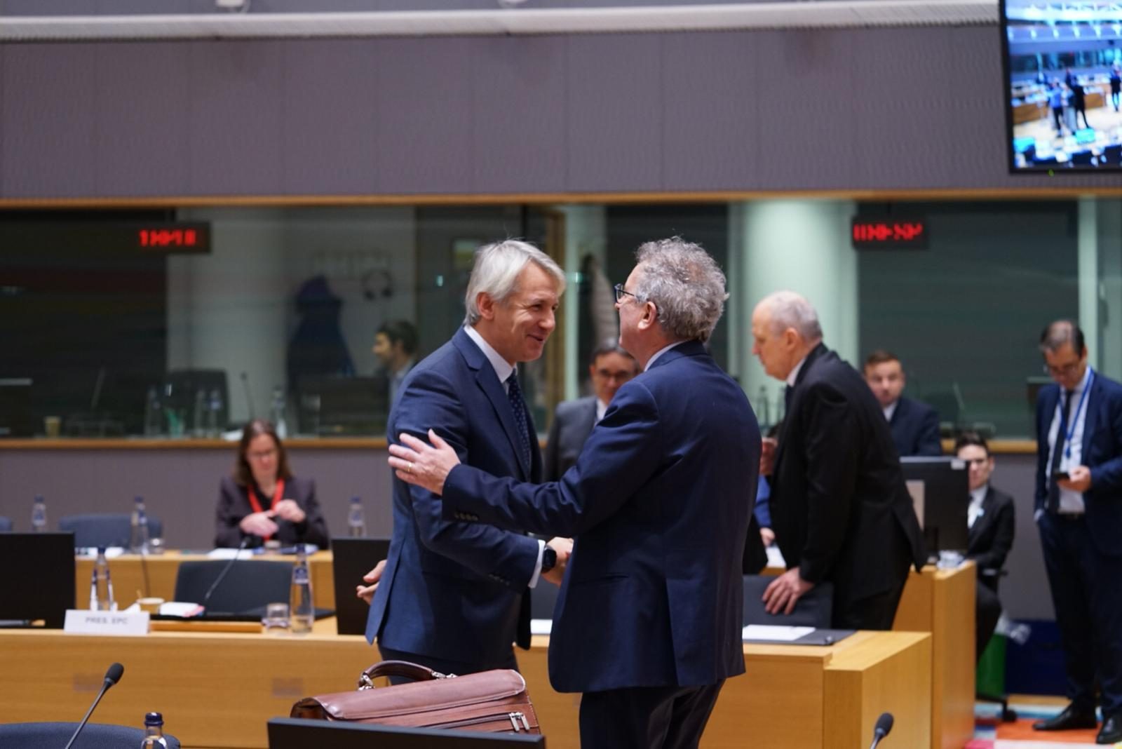 Victor Ponta, candidat la Președinția României, și Eugen Teodorovici: „Un viitor mai bun pentru diaspora și sectorul public” 5 Victor Ponta, candidat la Președinția României, și Eugen Teodorovici: „Un viitor mai bun pentru diaspora și sectorul public”