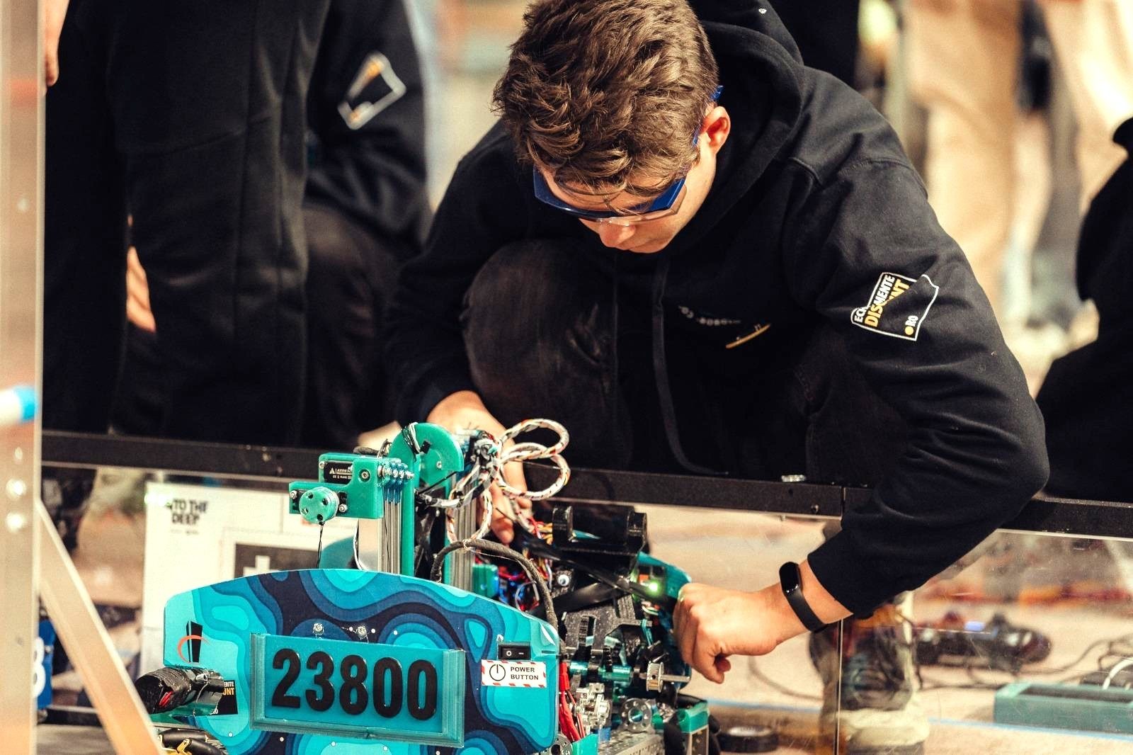 Locul 3 la League Meet of Iași 2025: Robozzi #23800 are nevoie de sponsori pentru a performa în continuare